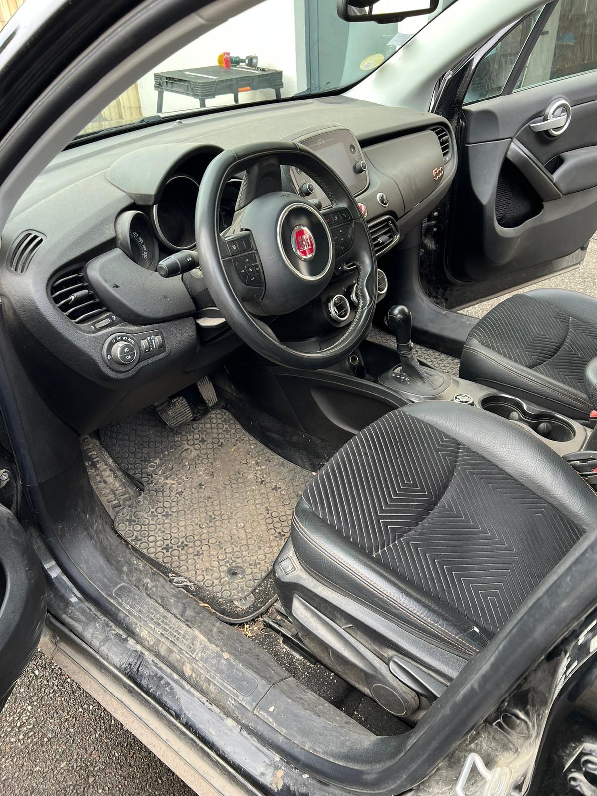 Lavage auto à domicile Fiat 500X avant après à Mérignac - avant nettoyage